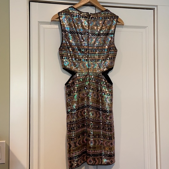 Beautiful Sequined Dress with Waist Cut-Outs Sz Sm - Picture 3 of 4